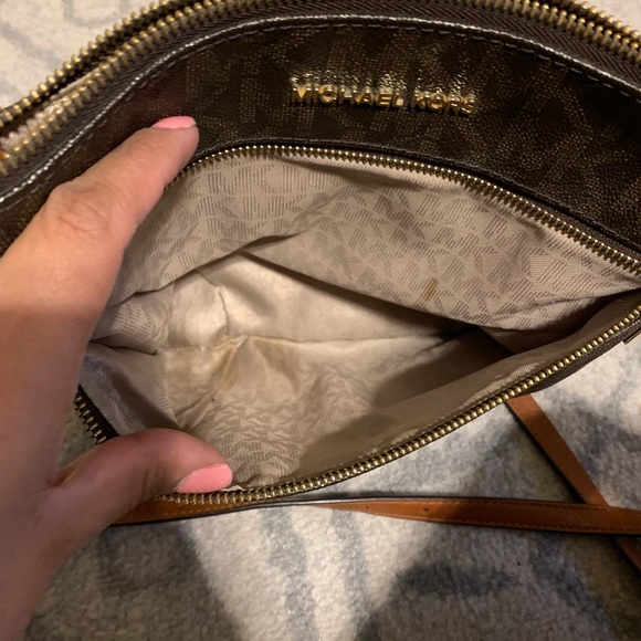 MK messenger crossbody - Picture 4 of 5